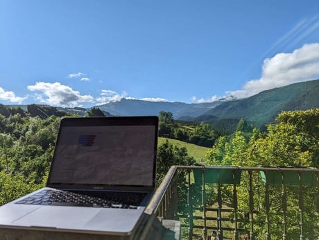 desk_view_1