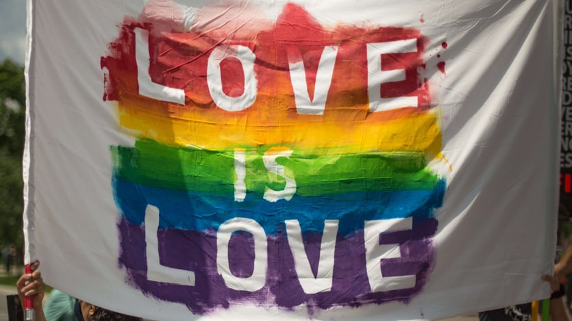 Rainbowwashing ist problematisch als Teil von lokalisiertem Social Media Marketing