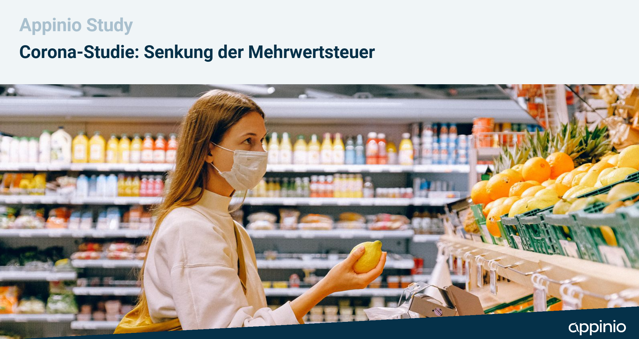 Frau mit Mundschutz beim Einkaufen, Titel: Senkung der Mehrwertsteuer