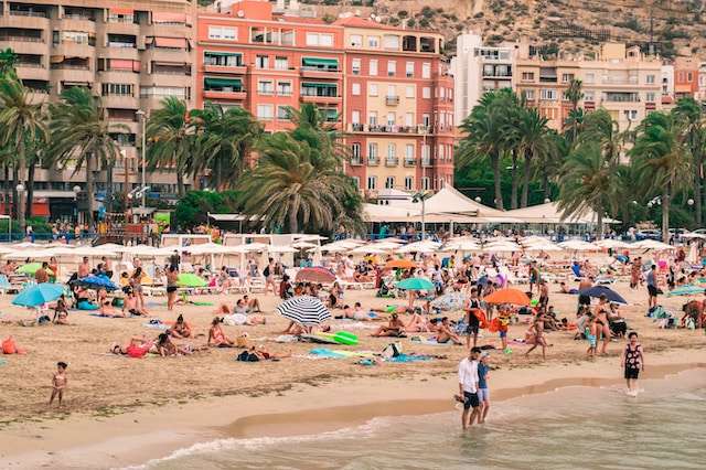 30% de los españoles cancela sus vacaciones a causa de la inflación