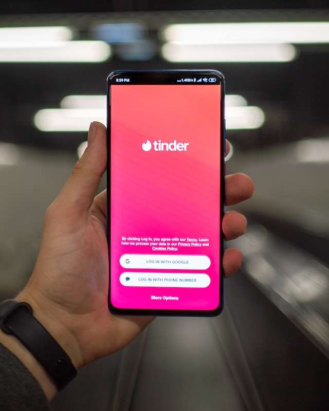 Tinder Log In Bildschirm