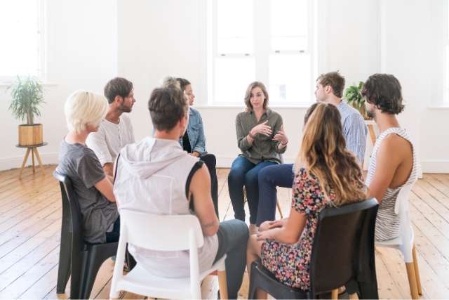 What Is a Focus Group and How to Conduct It? (+ Examples)